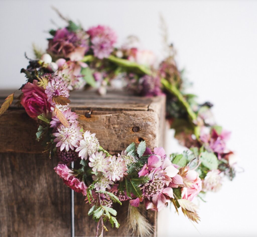 couronne de fleurs fraîches