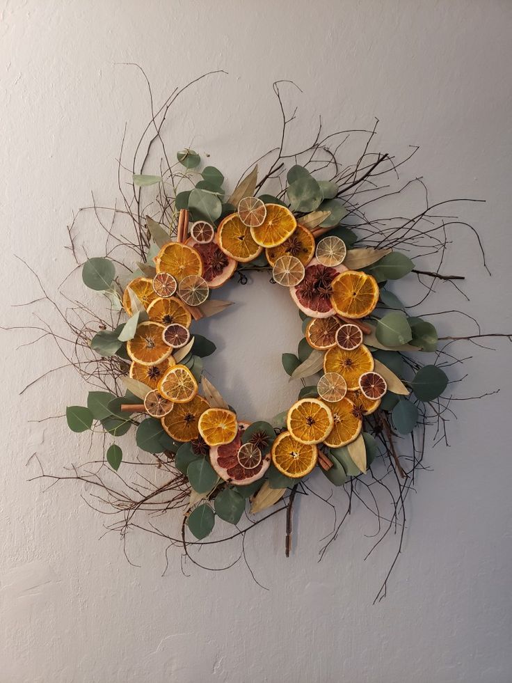 couronne de Noël avec des oranges séchées