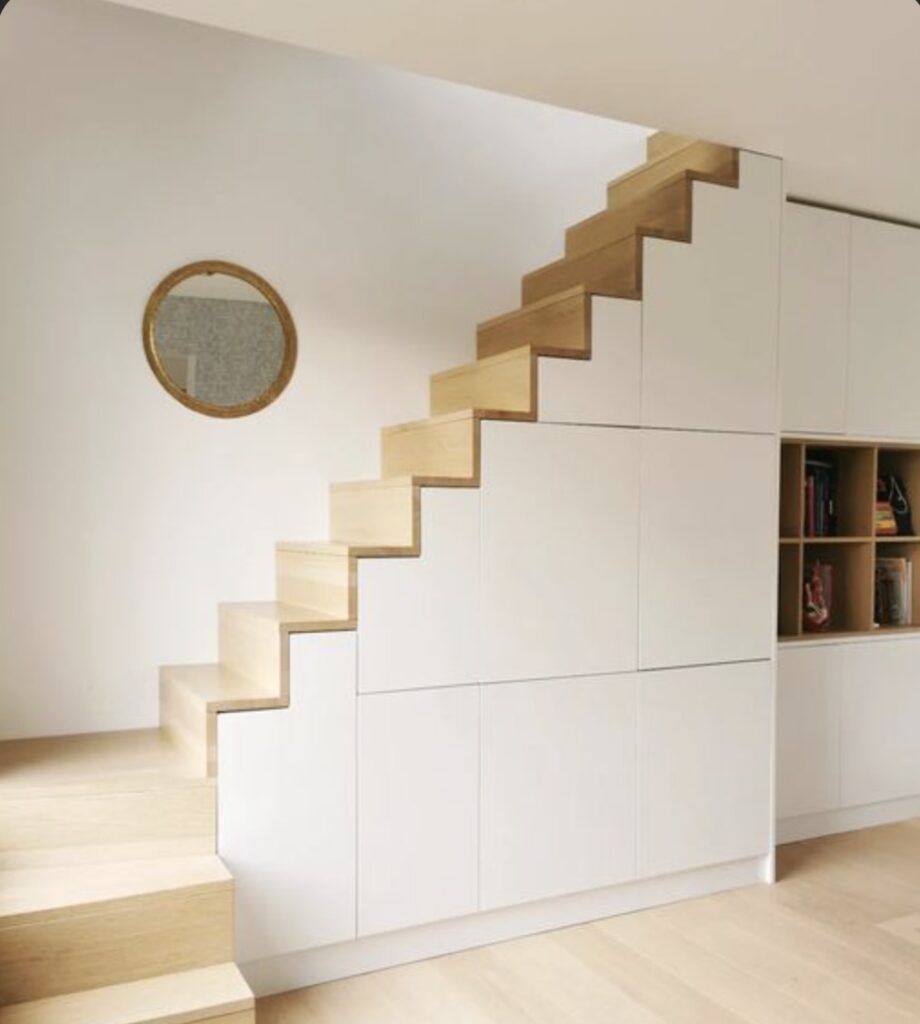 aménagement astucieux sous escalier